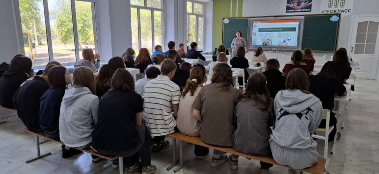 В Каменско-Днепровской общеобразовательной школе № 2 состоялась лекция по профориентации на тему "Профессия - врач". В Каменско-Днепровской общеобразовательной школе № 2 состоялась лекция по профориентации на тему "Профессия - врач".
