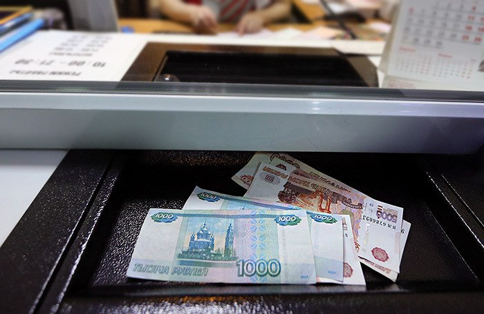 При обмене валюты на сумму от 40 тысяч рублей возьмите в банк паспорт. При обмене валюты на сумму от 40 тысяч рублей возьмите в банк паспорт.